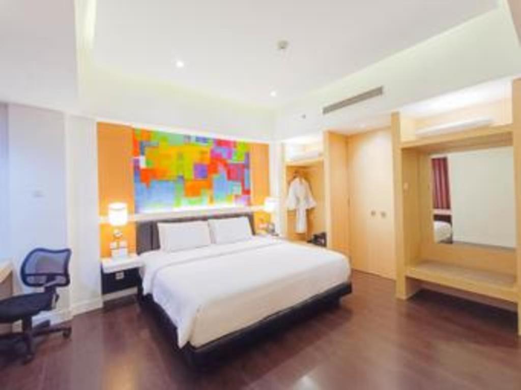 Brits Hotel Karawang Esterno foto
