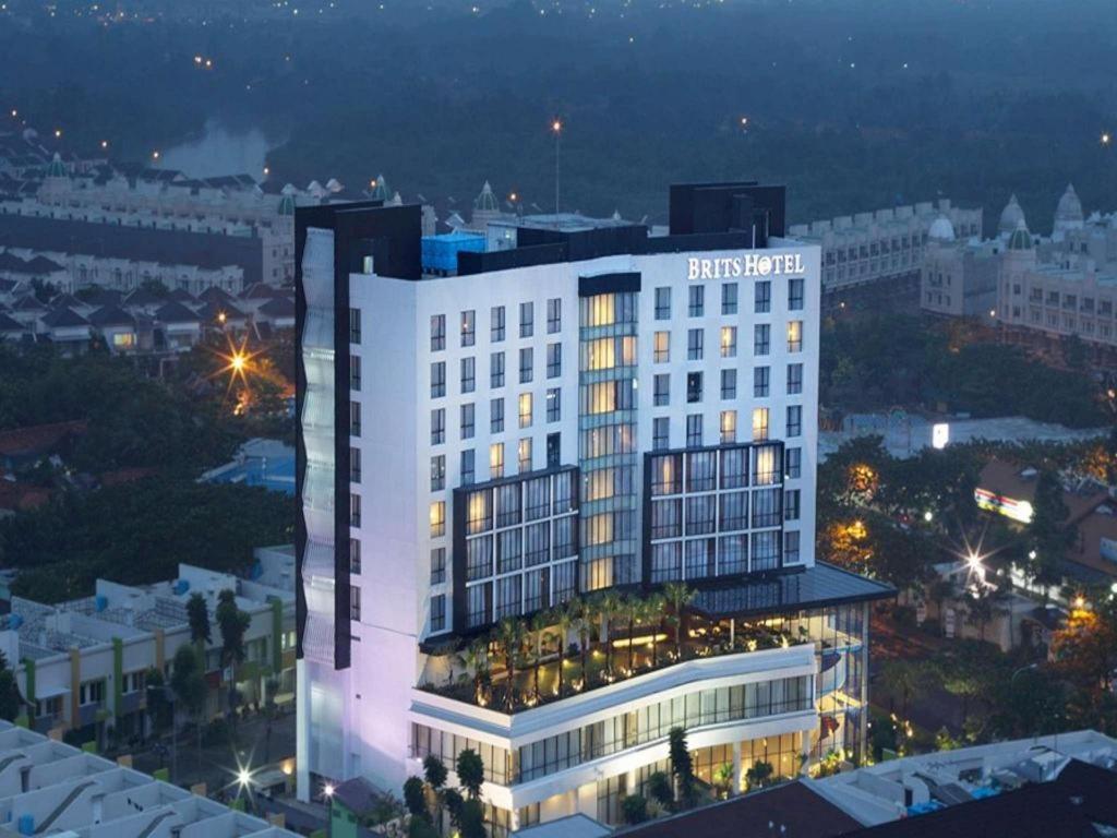 Brits Hotel Karawang Esterno foto