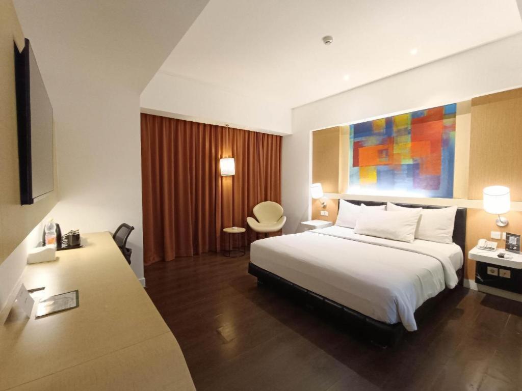 Brits Hotel Karawang Esterno foto