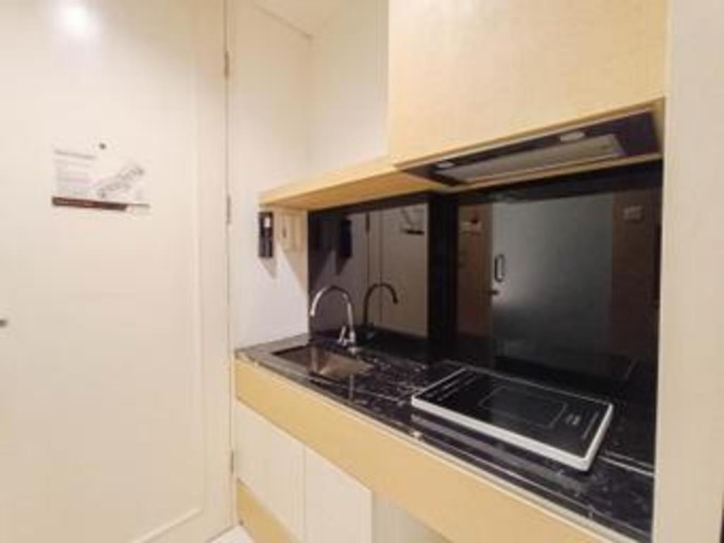 Brits Hotel Karawang Esterno foto