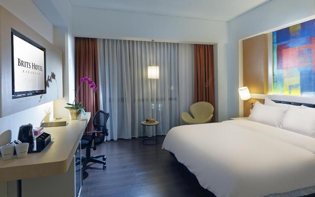 Brits Hotel Karawang Esterno foto
