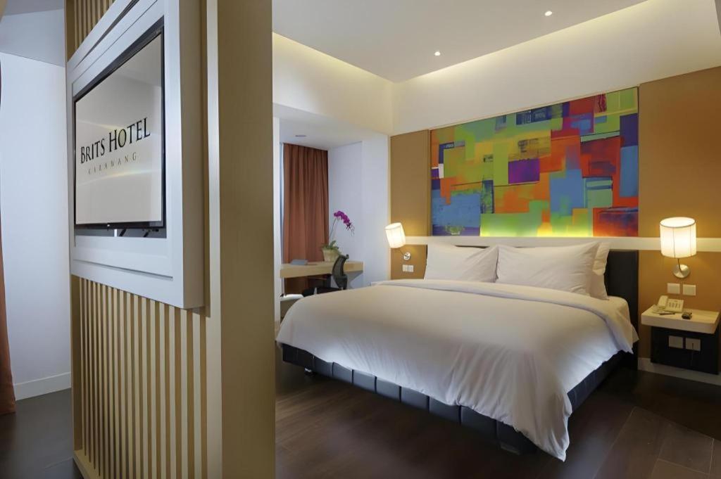 Brits Hotel Karawang Esterno foto