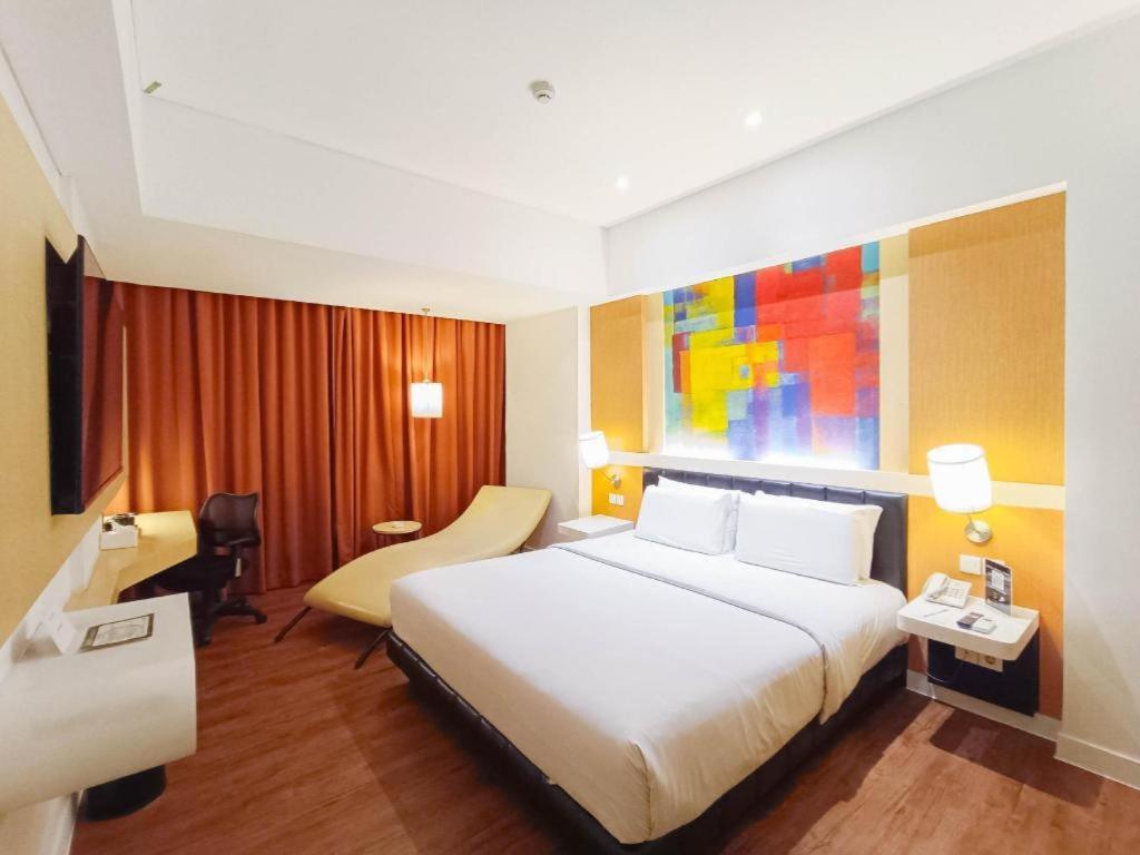 Brits Hotel Karawang Esterno foto