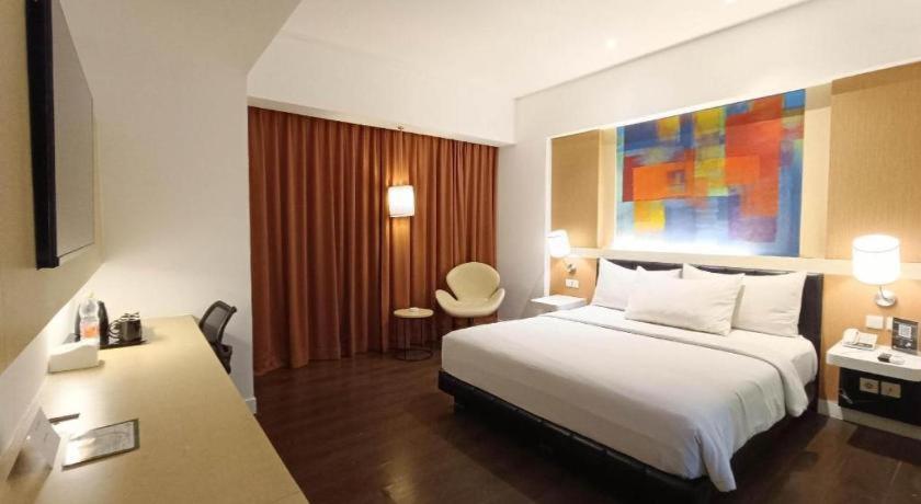 Brits Hotel Karawang Esterno foto
