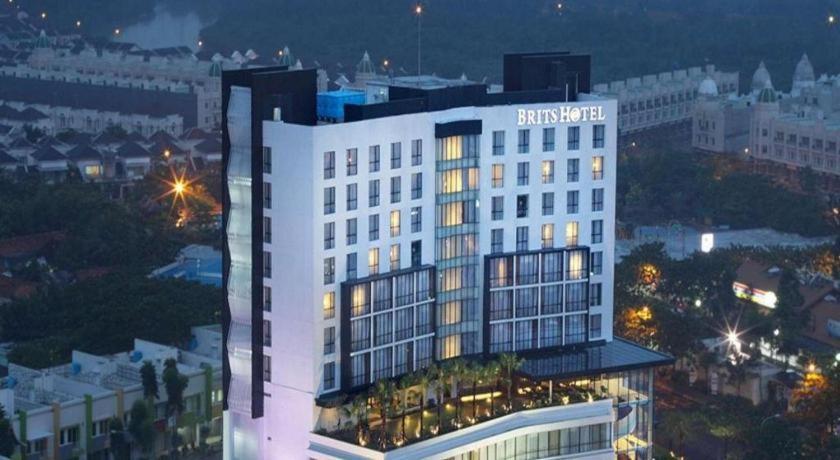 Brits Hotel Karawang Esterno foto