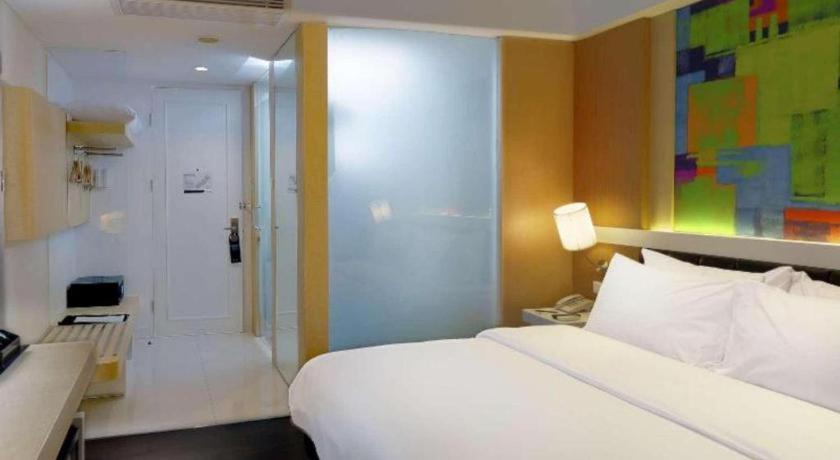 Brits Hotel Karawang Esterno foto