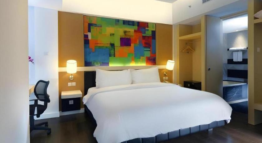 Brits Hotel Karawang Esterno foto