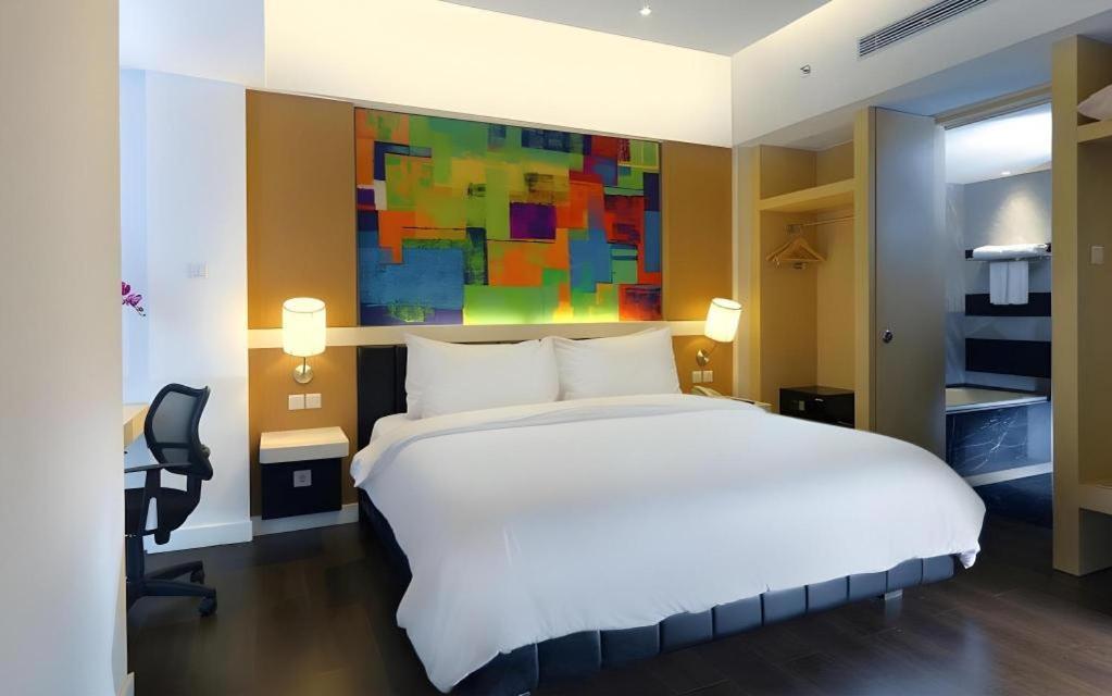 Brits Hotel Karawang Esterno foto